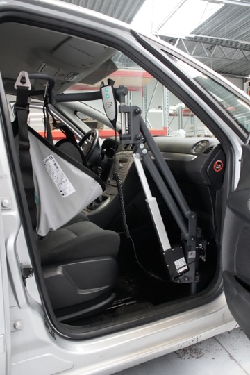 Example S120 car hoist installation