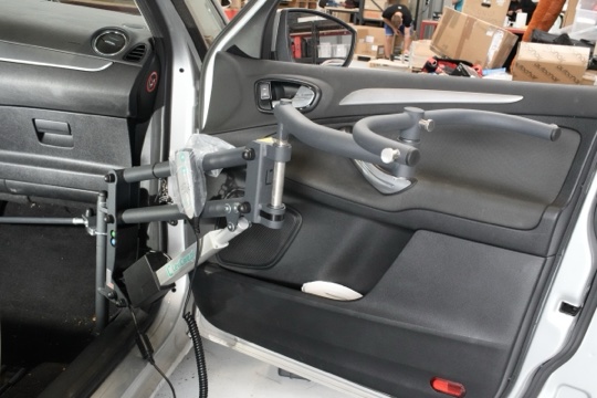Example S120 car hoist installation